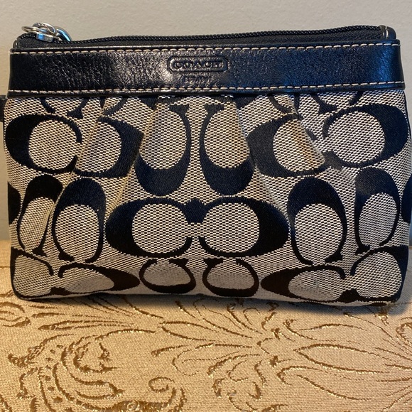 Coach - Picture 2 of 9